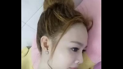 C&ocirc;ng Ch&uacute;a Banh BÆ°á»›m vietnam female showcase her boob 2