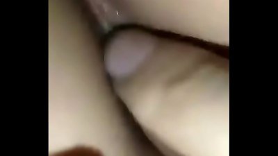 Novinha asi&aacute;tica mostrando a sua pequena buceta. show petite vulva Asian.