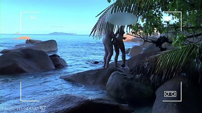 hidden cam spy nude couple having fuckfest on public beach - projectfiundiary