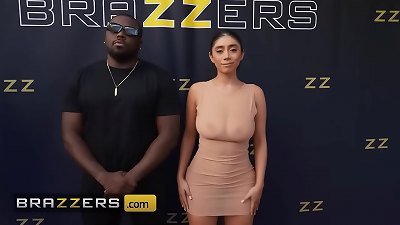 BRAZZERS - Violet Myers shows off her butt hole to Paparazi