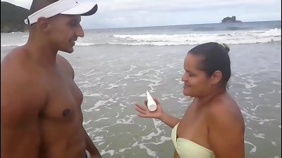 I met a molten chick on the beach and got along well. Paty butt