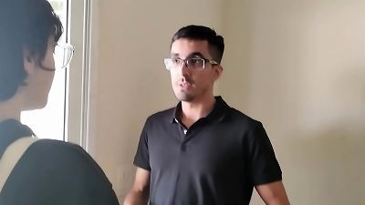 Kimiko went to visit a new apartment for rent and was not forgiven