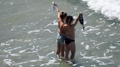 damsels taking sans bra images of themselves at beach