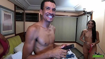 They are addicted to hump even outside the recording they want to nail all the time - Michelly Beatriz - Patricia Limah - Rob Carvalho - Nico Moreno