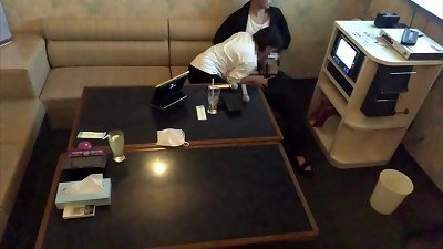 [Amateur] A couple who have sex with each other at karaoke.