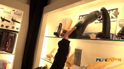 Carolina Lorca learns about fuck-a-thon from the professionals!