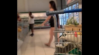 Corno filma esposa exibindo a bunda professional cliente do supermercado Luana Kazaki