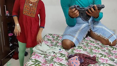 Komal was going to take a bath, her brother-in-law came and started gargling her fuckbox